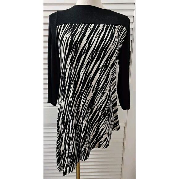 Chicos Travelers 0 Tunic Top Black White Colorblock Asymmetrical Hem‎ Small - Picture 1 of 2